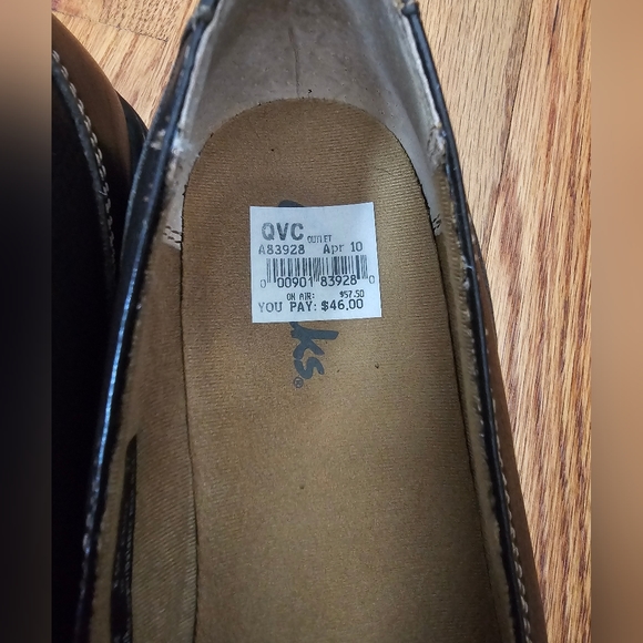 Clarks - Picture 2 of 5